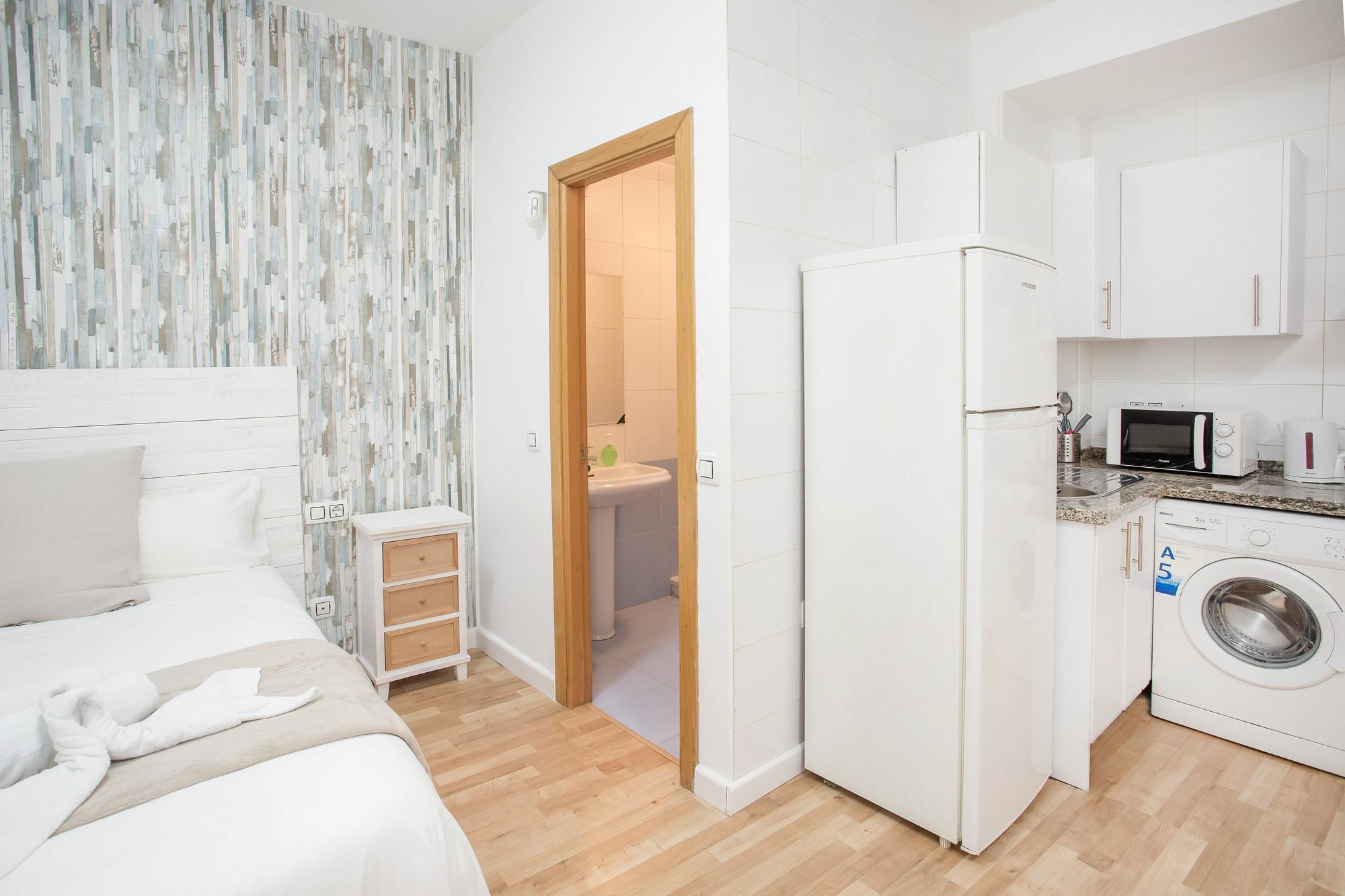 Suncity Studio Pena Malaga Exterior photo